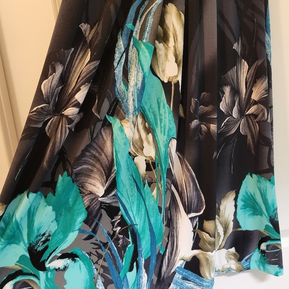 Sleeveless Black Dress with Beaded Neckline By Sandra Darren Size 10 - Picture 8 of 9